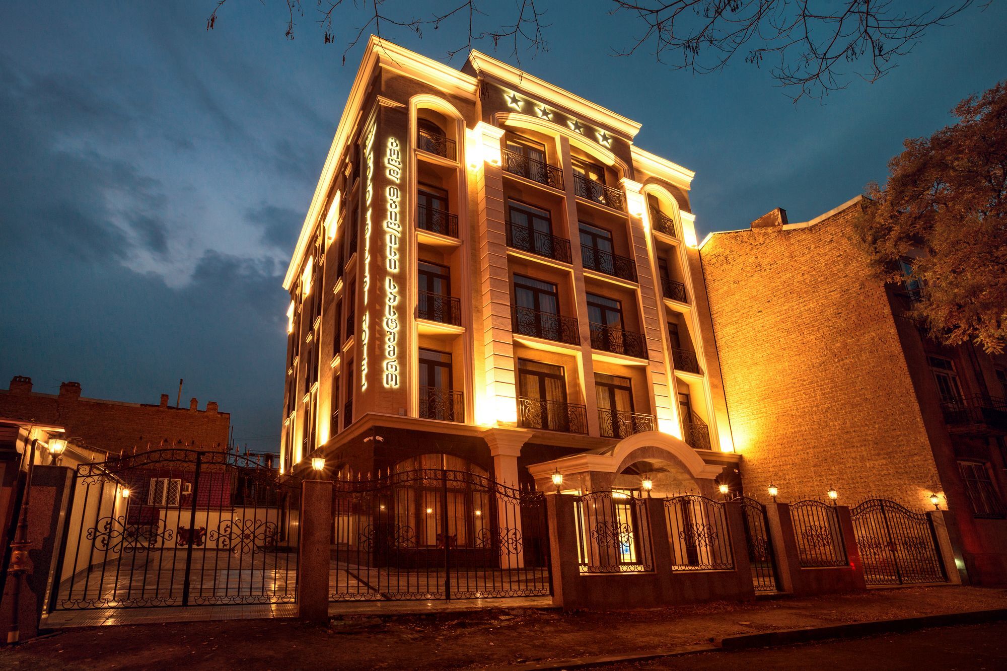 Gold Tbilisi Hotel Exterior photo